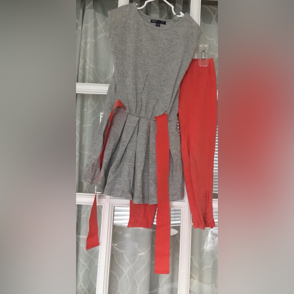 Gap Kids size 4-5 years matching set in play condition. Orange leggings w/ zips
